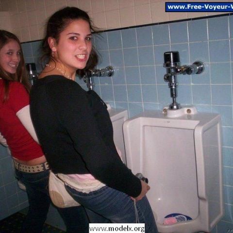Пьяные девушки писают: 120 мокрых фото