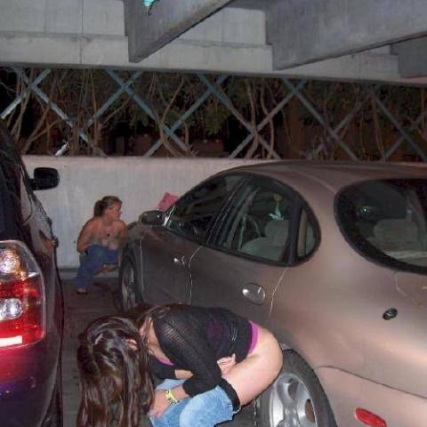 Пьяные девушки писают: 120 мокрых фото